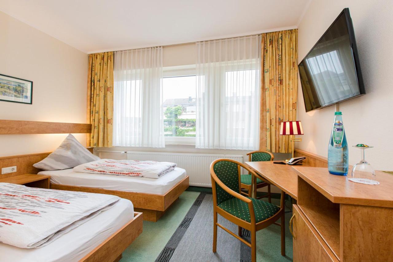 Hotel Am Duesseldorfer Platz Ratingen Exterior photo