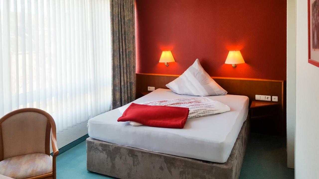 Hotel Am Duesseldorfer Platz Ratingen Exterior photo